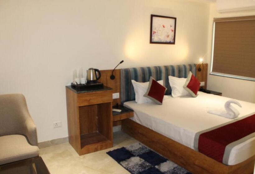 هتل The Rosewood   Berries Group