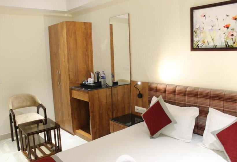 هتل The Rosewood   Berries Group