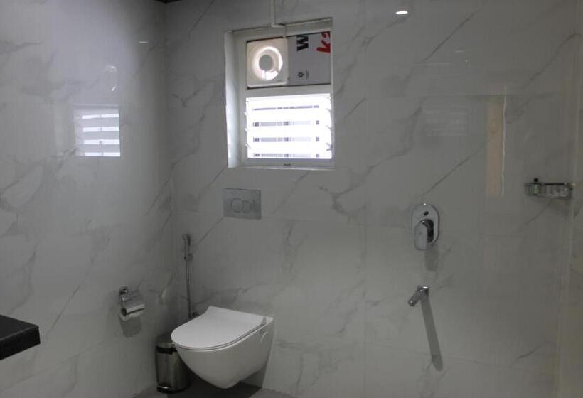 هتل The Rosewood   Berries Group