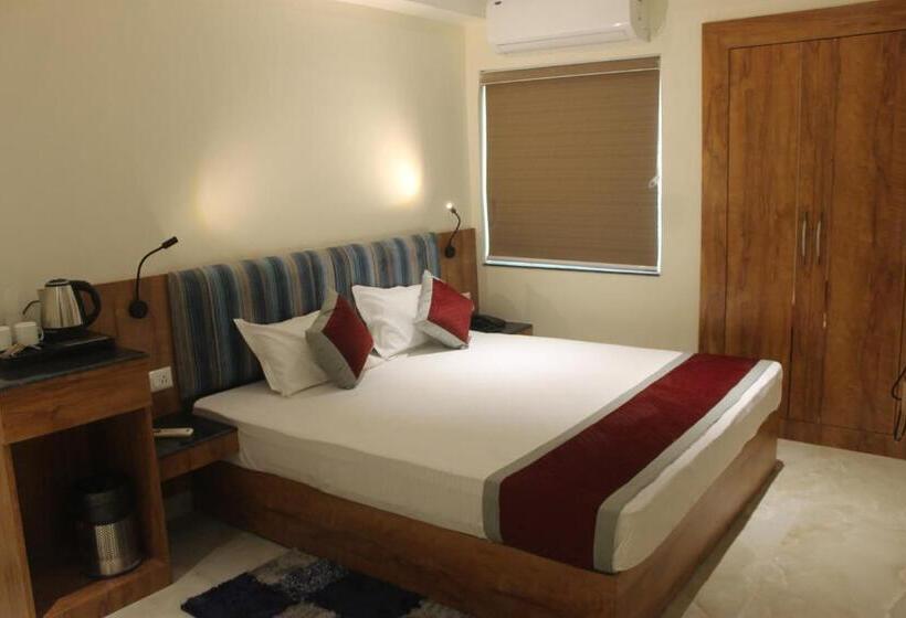 هتل The Rosewood   Berries Group