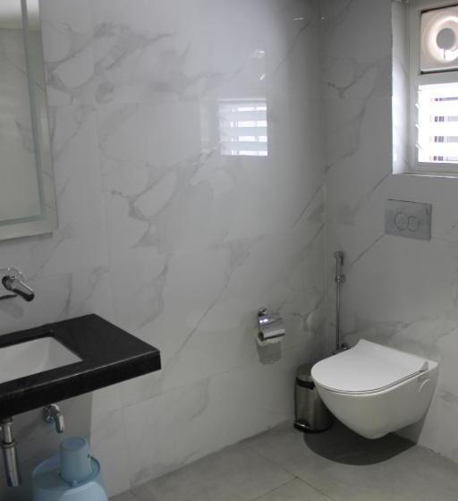 هتل The Rosewood   Berries Group