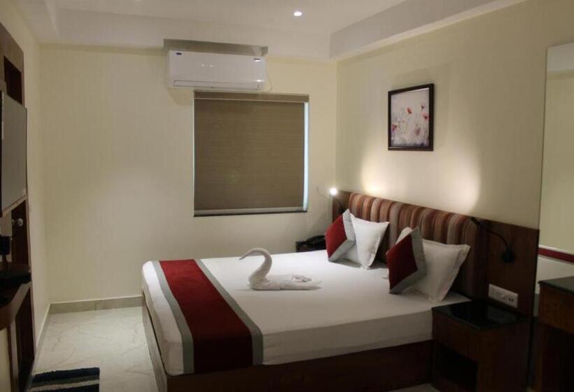 هتل The Rosewood   Berries Group