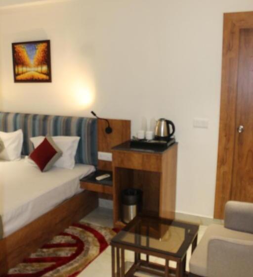 هتل The Rosewood   Berries Group