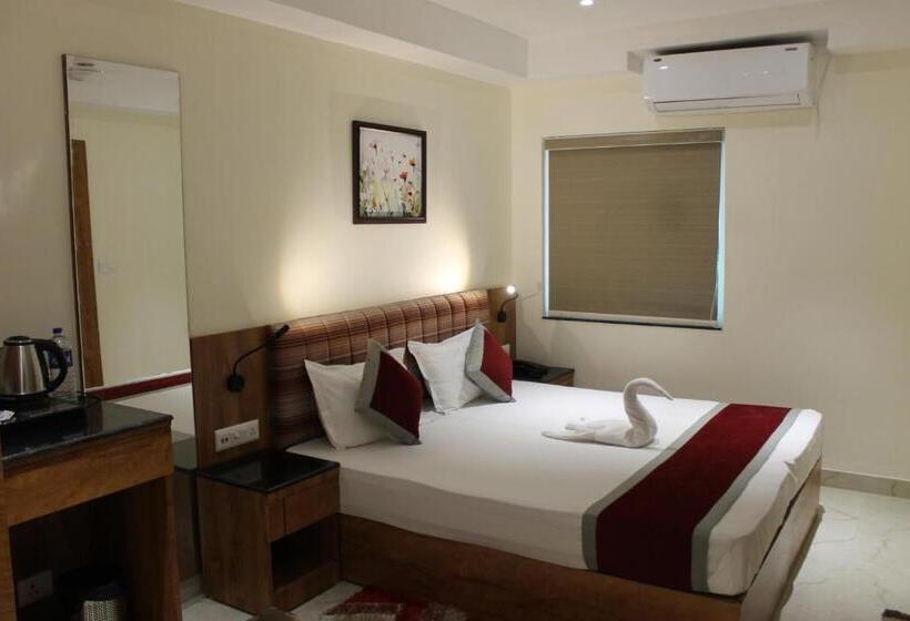 هتل The Rosewood   Berries Group