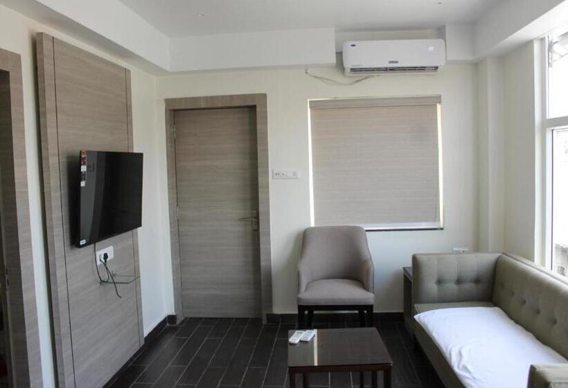 هتل The Rosewood   Berries Group