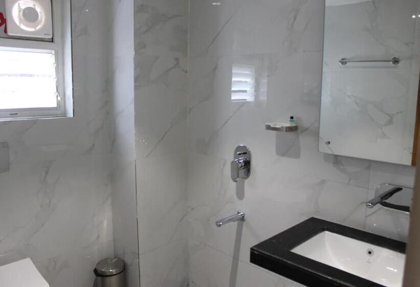 هتل The Rosewood   Berries Group