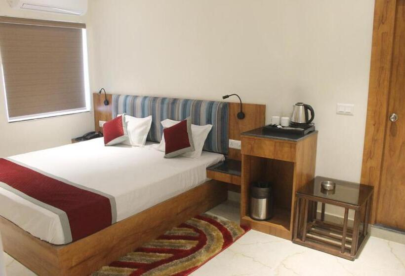 هتل The Rosewood   Berries Group