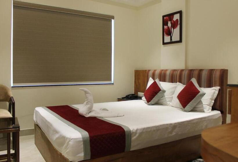 هتل The Rosewood   Berries Group