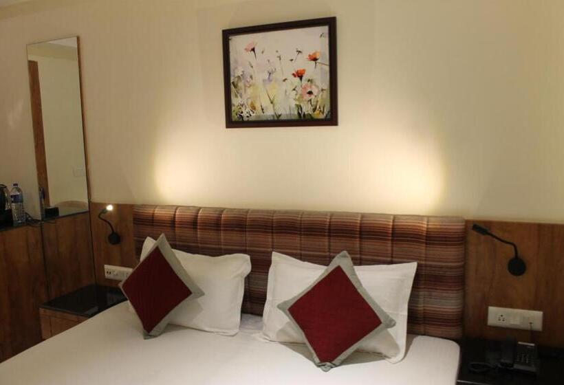 هتل The Rosewood   Berries Group