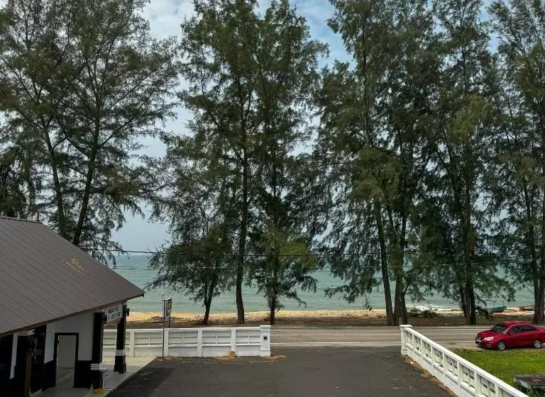 モーテル Ombak Beach Inn Resort