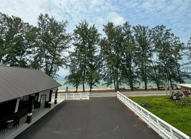 モーテル Ombak Beach Inn Resort