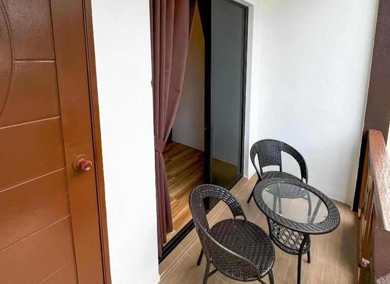 汽车旅馆  Ombak Beach Inn Resort