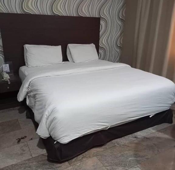 Broadfield Hotels Apo Residence