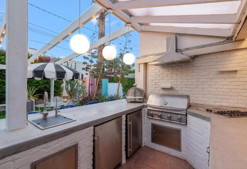 ホテル 8br Poolside Villa Near Downtown Steam Room Plus Spa