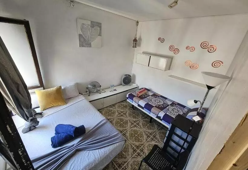 هتل کپسول Poble Sec Nino House