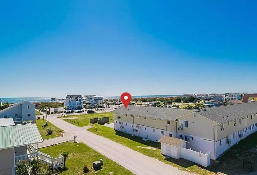 On Island Ocean View Beachy Studio In Campy 1970s Converted Motel