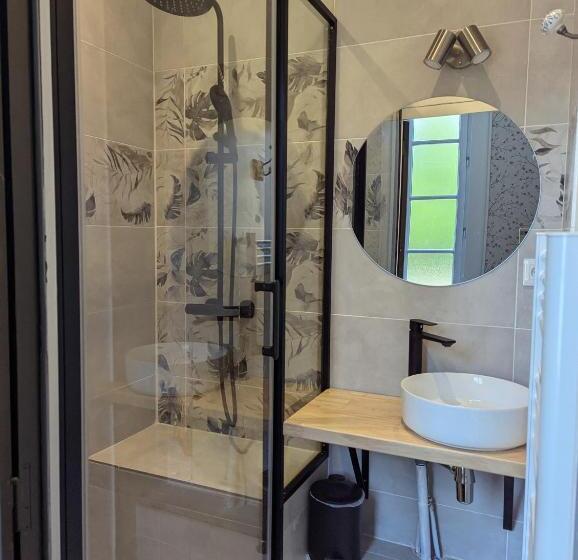 פנסיון Chateau D Arts