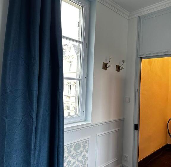 פנסיון Chateau D Arts