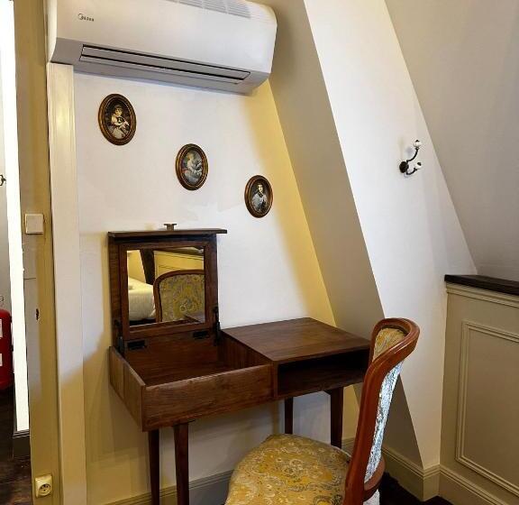 פנסיון Chateau D Arts