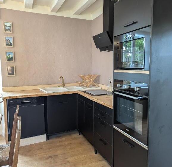 פנסיון Chateau D Arts