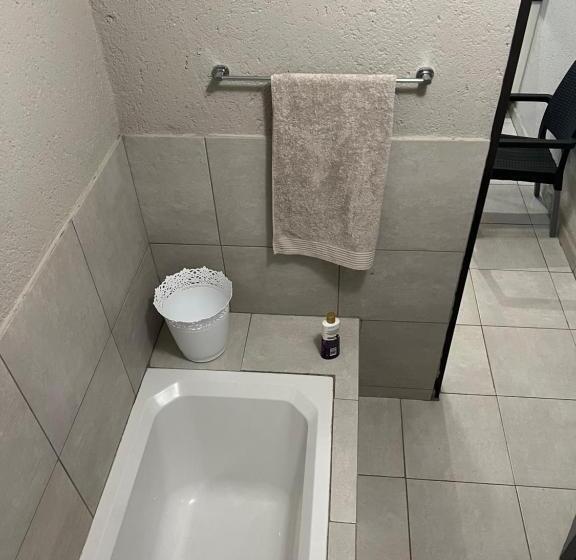 膳宿费 Sabadi Stays