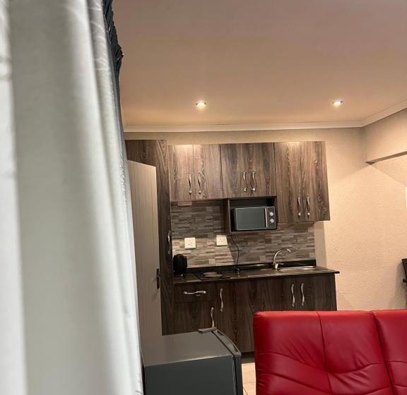 膳宿费 Sabadi Stays