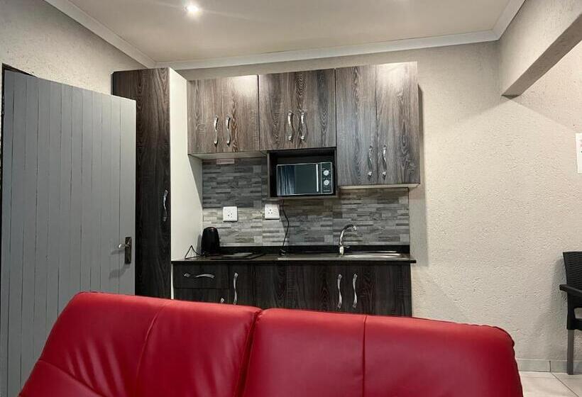 膳宿费 Sabadi Stays