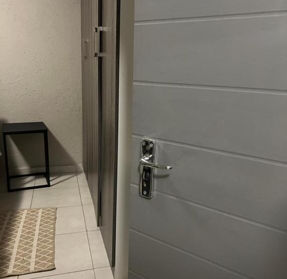 膳宿费 Sabadi Stays