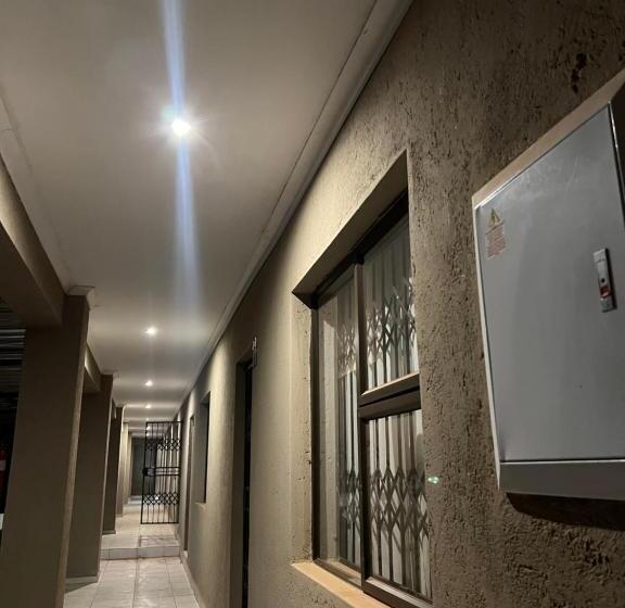 膳宿费 Sabadi Stays