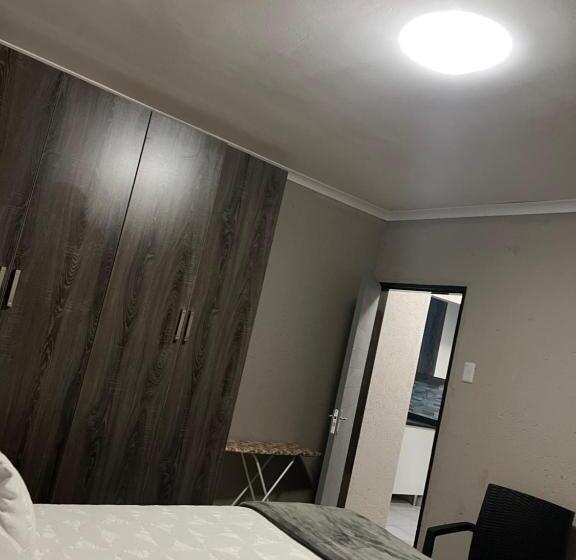 膳宿费 Sabadi Stays