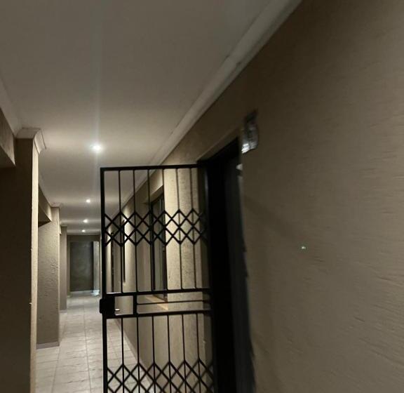 膳宿费 Sabadi Stays