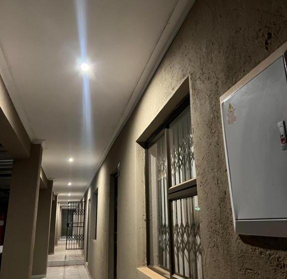 膳宿费 Sabadi Stays