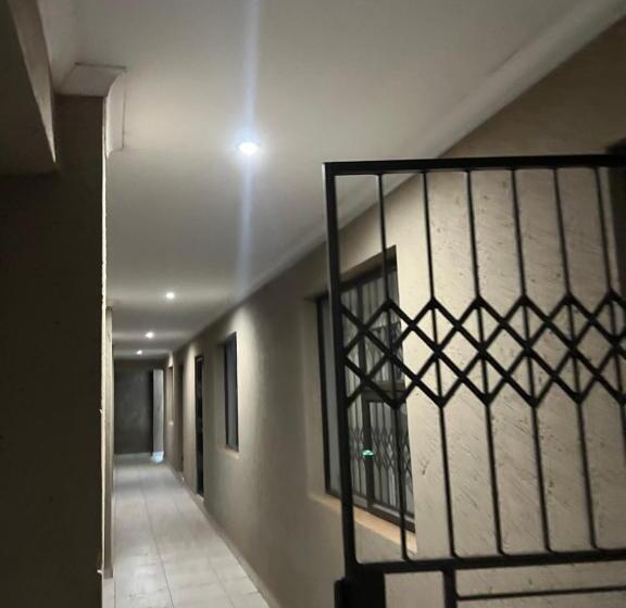 膳宿费 Sabadi Stays