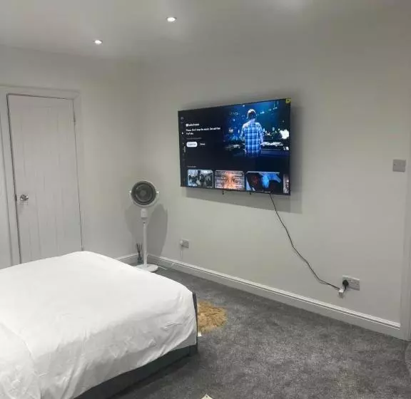 Majatalo Spacious Self Contained Studio