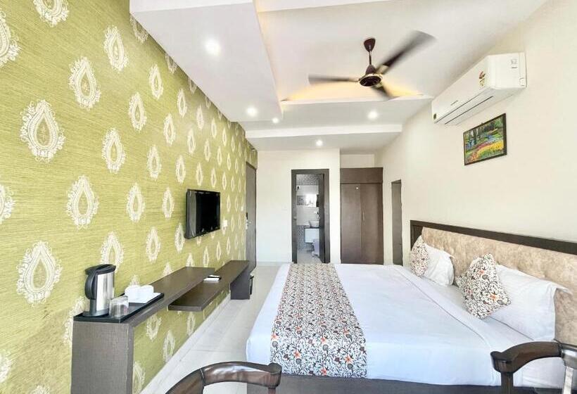 Bagga Kuteer ! Haridwar होटल बग्गा कुटीर ஹோட்டல் பக்கா குடிசை Fully Air Conditioned Hotel, Lift Wifi