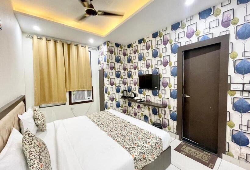 Bagga Kuteer ! Haridwar होटल बग्गा कुटीर ஹோட்டல் பக்கா குடிசை Fully Air Conditioned Hotel, Lift Wifi