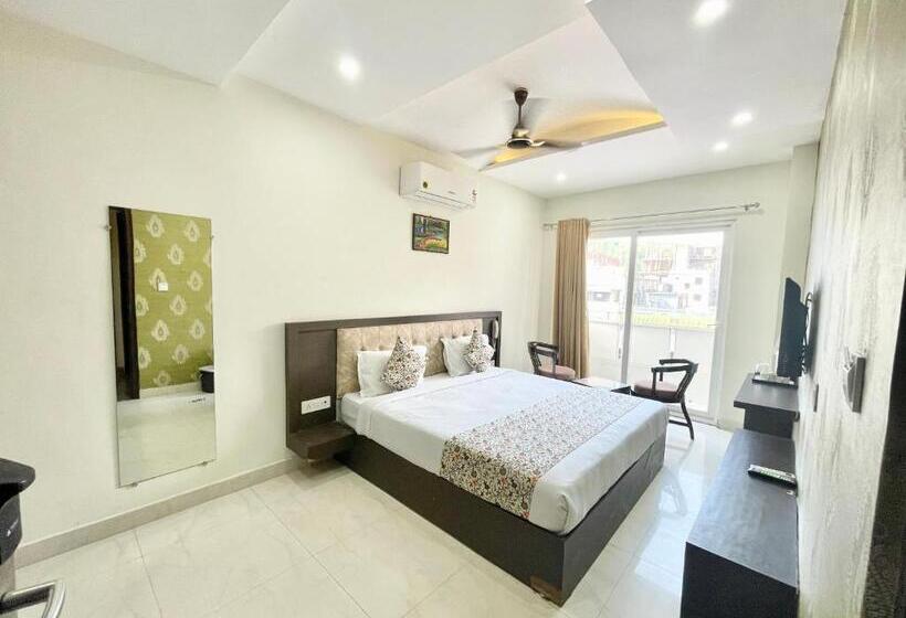 Bagga Kuteer ! Haridwar होटल बग्गा कुटीर ஹோட்டல் பக்கா குடிசை Fully Air Conditioned Hotel, Lift Wifi