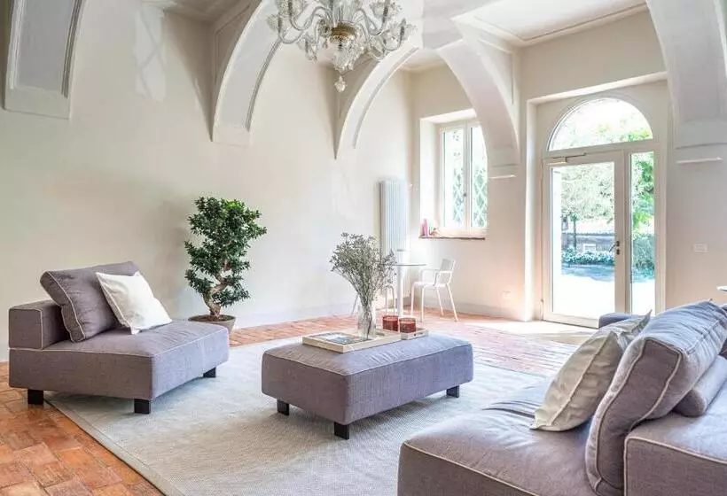 تختخواب و صبحانه The Lake Suites   Luxury Stay In Lazise