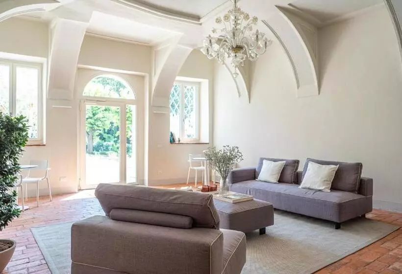 تختخواب و صبحانه The Lake Suites   Luxury Stay In Lazise