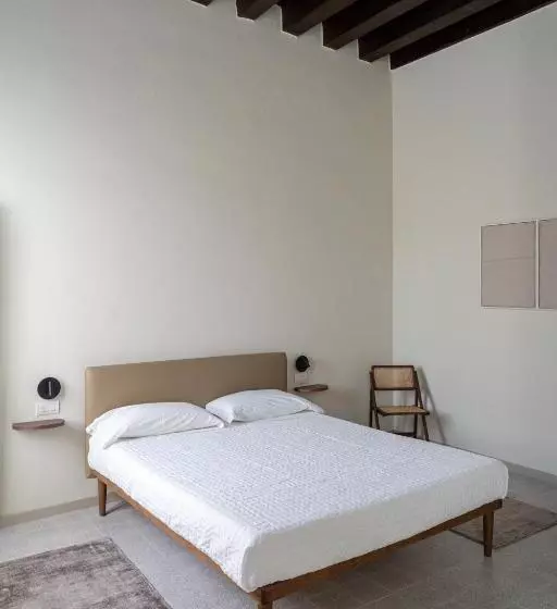 تختخواب و صبحانه The Lake Suites   Luxury Stay In Lazise