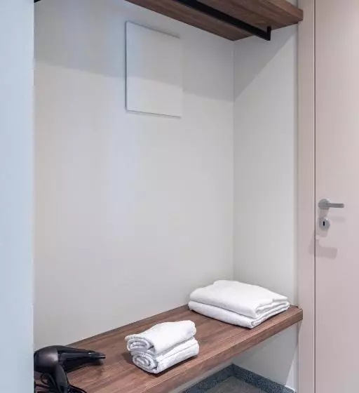 تختخواب و صبحانه The Lake Suites   Luxury Stay In Lazise