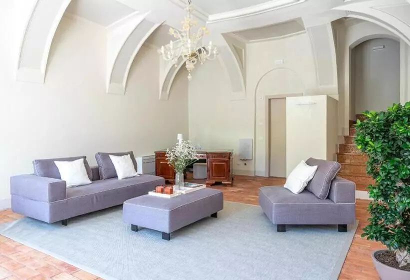 تختخواب و صبحانه The Lake Suites   Luxury Stay In Lazise