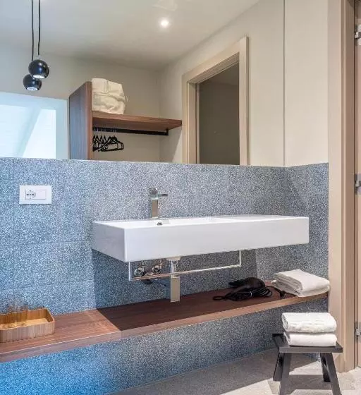 تختخواب و صبحانه The Lake Suites   Luxury Stay In Lazise