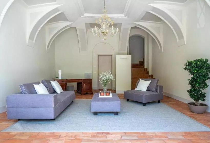 تختخواب و صبحانه The Lake Suites   Luxury Stay In Lazise