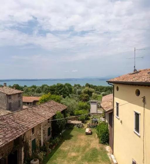 تختخواب و صبحانه The Lake Suites   Luxury Stay In Lazise
