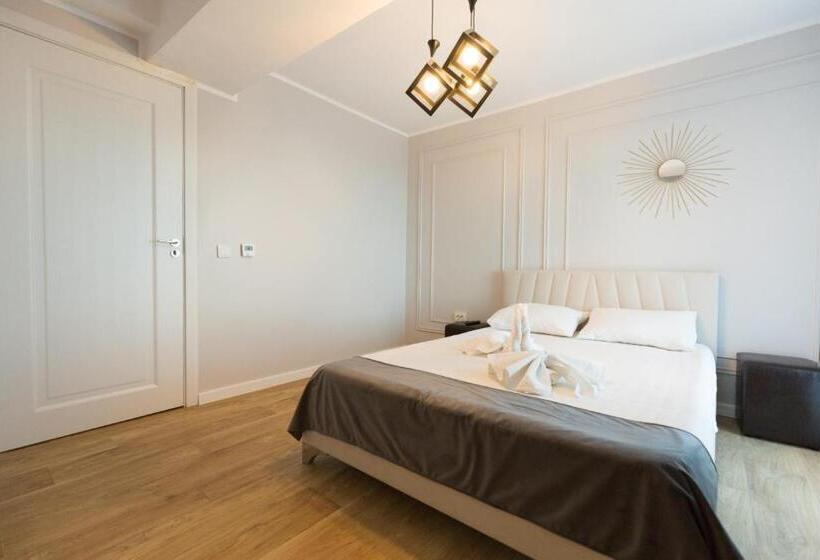 هتل Complex Turistic Veverita