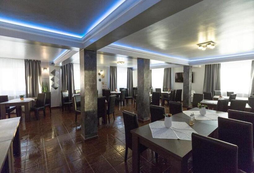 هتل Complex Turistic Veverita