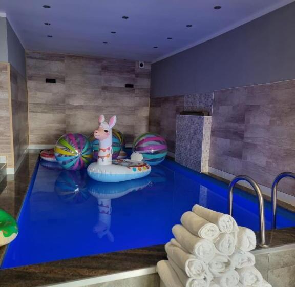 هتل Complex Turistic Veverita