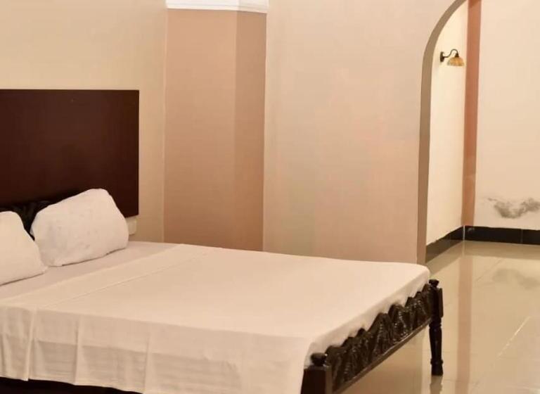 هتل L A Bendera S Beach