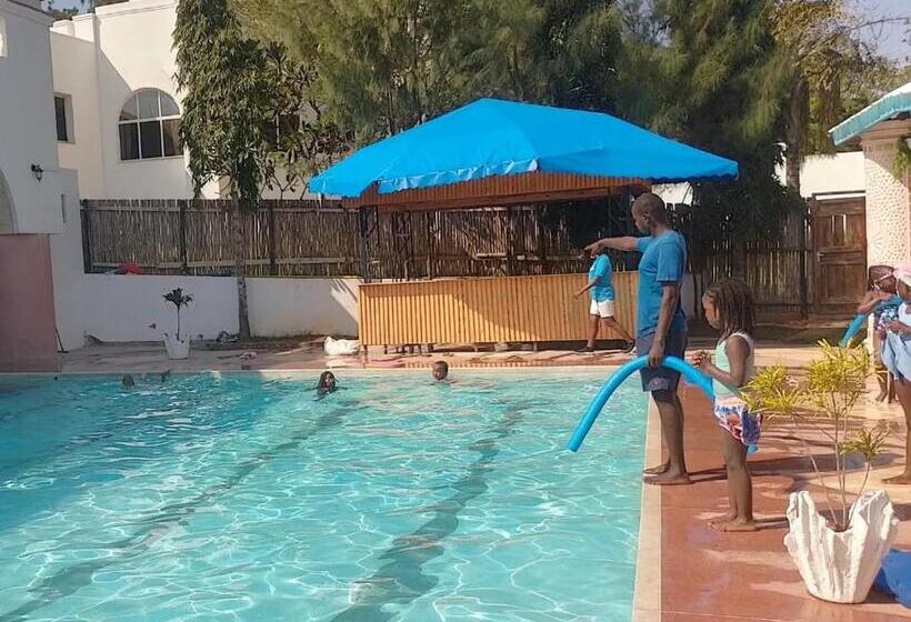 هتل L A Bendera S Beach